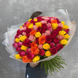 Букет из 101 разноцветной розы